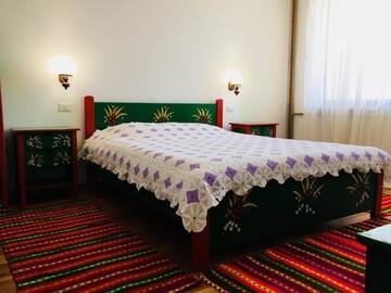 Фото номера Двухместный номер с 1 кроватью и балконом Гостевой дом Pensiunea Ambiance г. Пьятра-Нямц 2