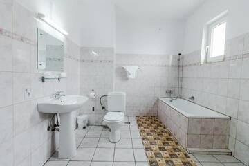 Фото номера Двухместный номер с 1 кроватью или 2 отдельными кроватями Отель Hotel Belvedere г. Пьятра-Нямц 37