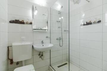 Фото номера Двухместный номер с 1 кроватью или 2 отдельными кроватями Отель Hotel Belvedere г. Пьятра-Нямц 38