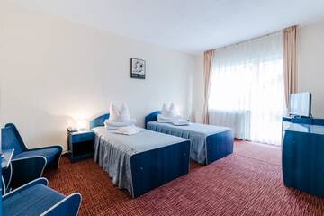Фото номера Двухместный номер с 2 отдельными кроватями Отель Hotel Belvedere г. Пьятра-Нямц 6