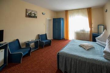 Фото номера Двухместный номер с 1 кроватью или 2 отдельными кроватями Отель Hotel Belvedere г. Пьятра-Нямц 47
