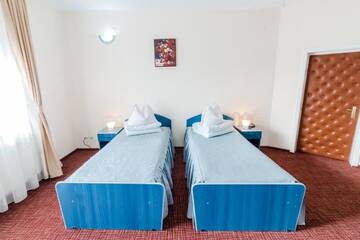 Фото номера Двухместный номер с 1 кроватью или 2 отдельными кроватями Отель Hotel Belvedere г. Пьятра-Нямц 44