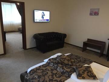 Фото номера Люкс с 1 спальней и балконом Отель Hotel Oscar г. Пьятра-Нямц 7
