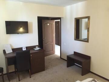 Фото номера Одноместный номер с балконом Отель Hotel Oscar г. Пьятра-Нямц 3
