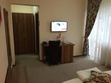 Фото номера Двухместный номер с 1 кроватью и балконом Отель Hotel Oscar г. Пьятра-Нямц 4