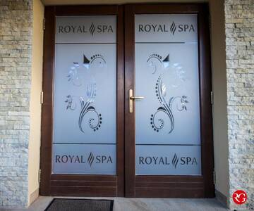 Фото номера Номер с кроватью размера «king-size» и балконом Гостевой дом Pensiunea Royal Spa г. Пьятра-Нямц 7