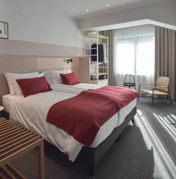 Фото номера Апартаменты Делюкс с 2 спальнями Отель Atlas Aparthotel г. Пьятра-Нямц 21