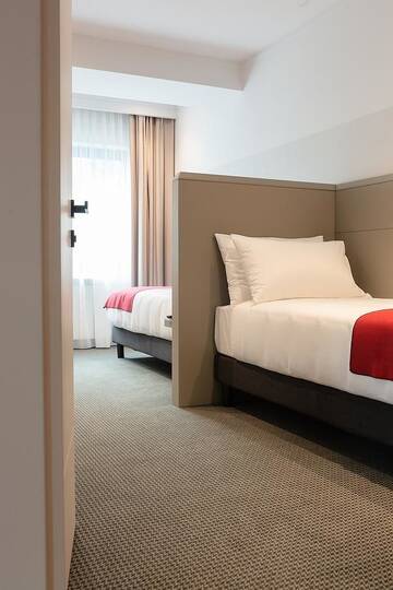 Фото номера Апартаменты Делюкс с 2 спальнями Отель Atlas Aparthotel г. Пьятра-Нямц 15