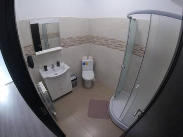Фото номера Номер с кроватью размера «king-size» и балконом Проживание в семье Cochet Accommodation г. Пьятра-Нямц 7