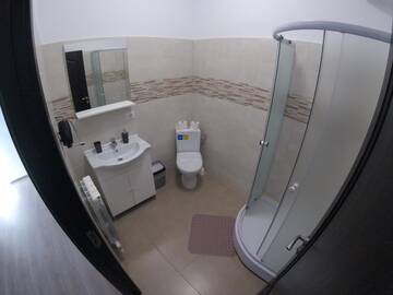 Фото номера Номер с кроватью размера «king-size» и балконом Проживание в семье Cochet Accommodation г. Пьятра-Нямц 3