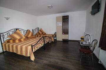 Фото номера Трехместный номер Делюкс Мотели Motel Aris Meridian г. Пьятра-Нямц 5