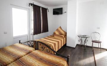 Фото номера Трехместный номер Делюкс Мотели Motel Aris Meridian г. Пьятра-Нямц 6