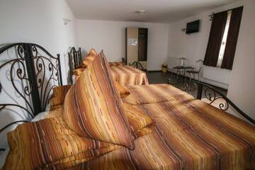 Фото номера Стандартный трехместный номер Мотели Motel Aris Meridian г. Пьятра-Нямц 3