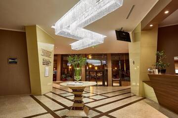 Фото Отель Central Plaza Hotel г. Пьятра-Нямц 4