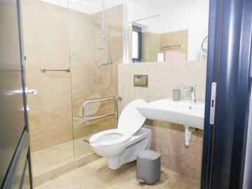 Фото номера Апартаменты с 1 спальней Апарт-отели CLEMENT APARTMENTS г. Пьятра-Нямц 6